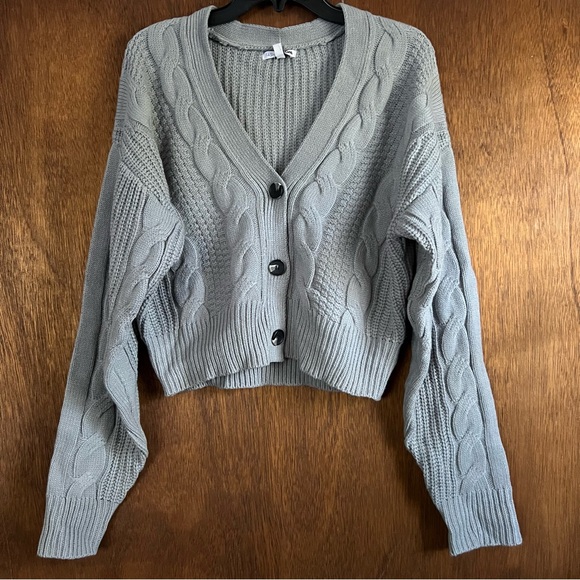 Thick knitted button down sweater - Picture 1 of 2